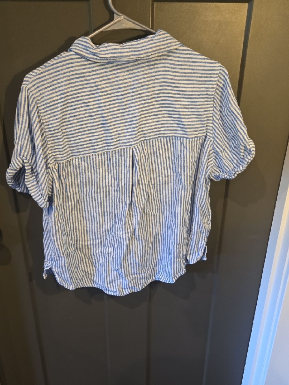Universal Thread blue and white striped shirt with button-front - Picture 4 of 4